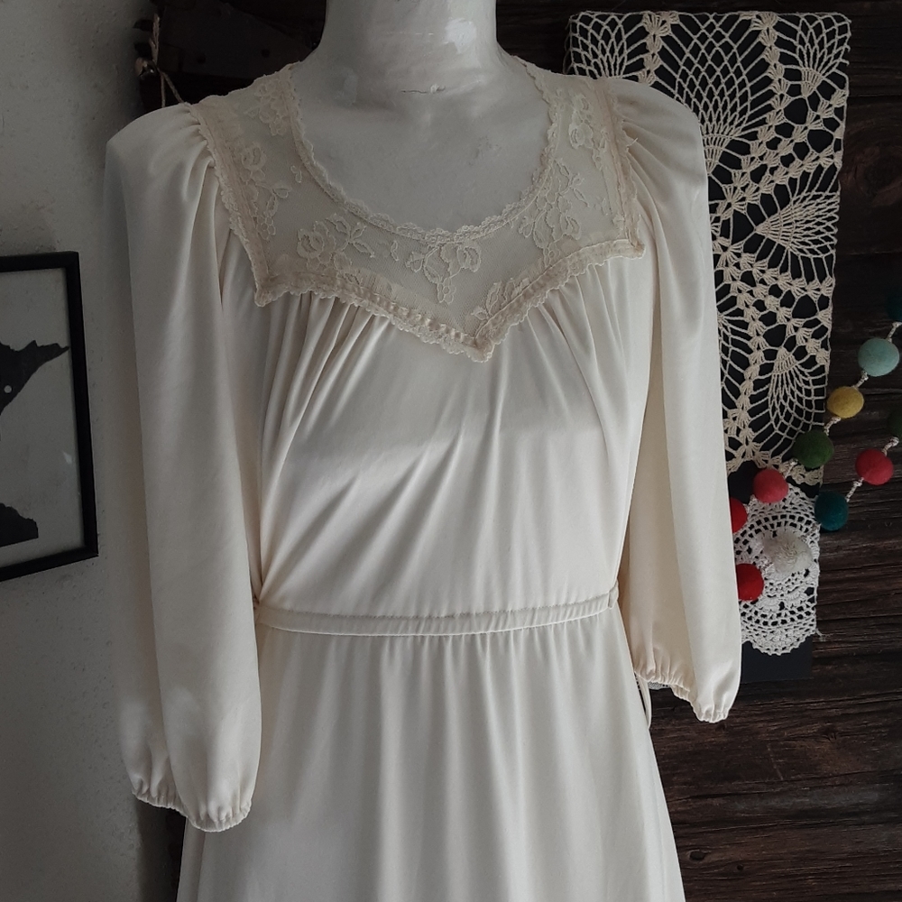 Vintage Wedding Dress - image 2